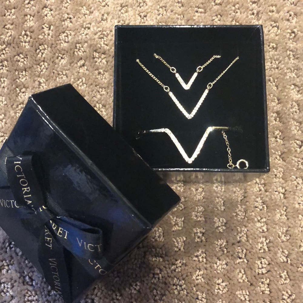 PRICE DROP - VS Necklace and Bracelet Set